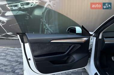 Седан Tesla Model 3 2023 в 