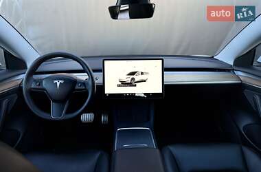 Седан Tesla Model 3 2023 в 