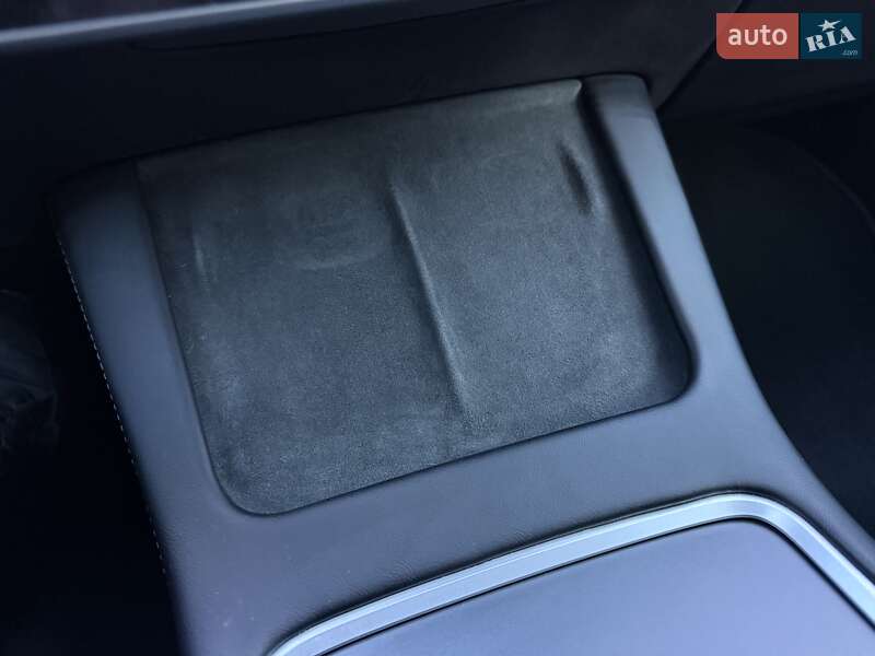 Седан Tesla Model 3 2023 в Львове