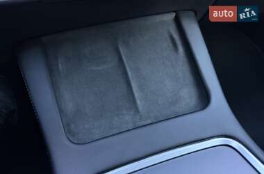 Седан Tesla Model 3 2023 в 