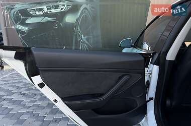 Седан Tesla Model 3 2023 в 