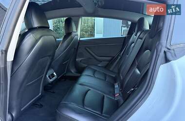 Седан Tesla Model 3 2023 в 