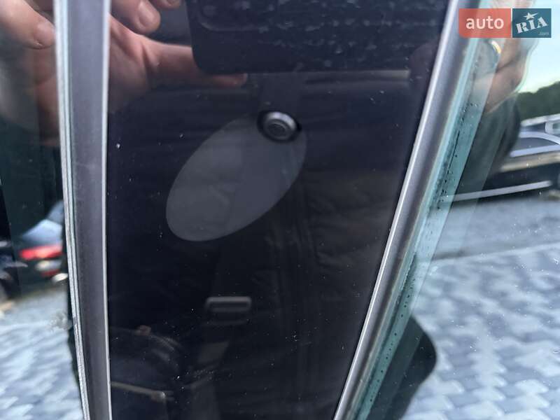 Седан Tesla Model 3 2023 в Львове