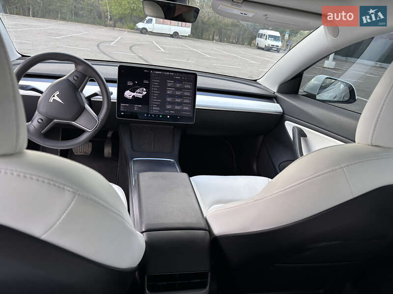 Седан Tesla Model 3 2021 в Днепре