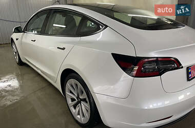 Седан Tesla Model 3 2023 в 