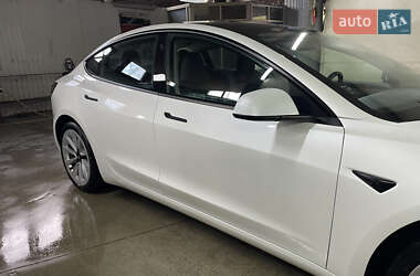 Седан Tesla Model 3 2023 в 