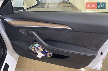Седан Tesla Model 3 2023 в 