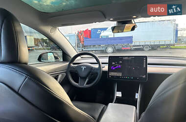 Седан Tesla Model 3 2020 в 