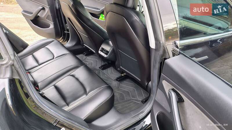 Седан Tesla Model 3 2019 в Киеве