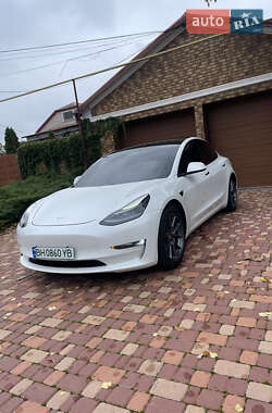Седан Tesla Model 3 2021 в 