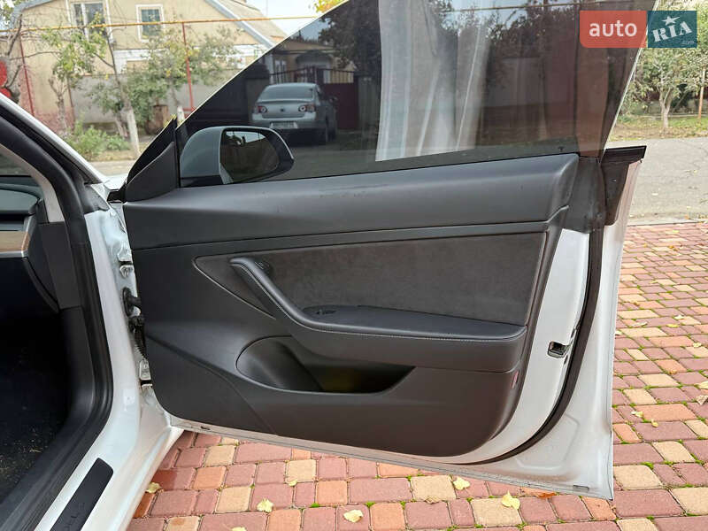 Седан Tesla Model 3 2021 в Одесі