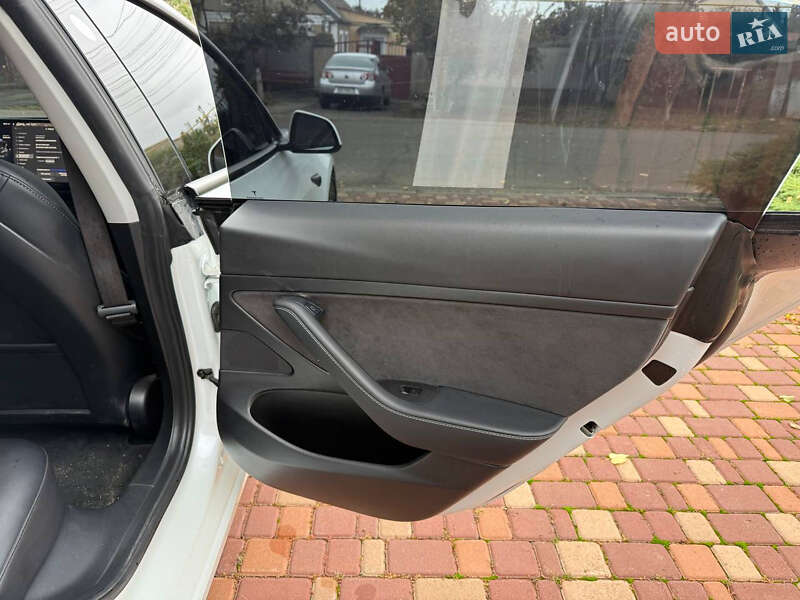 Седан Tesla Model 3 2021 в Одесі