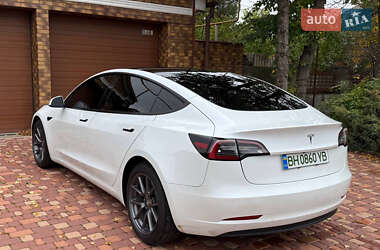 Седан Tesla Model 3 2021 в 