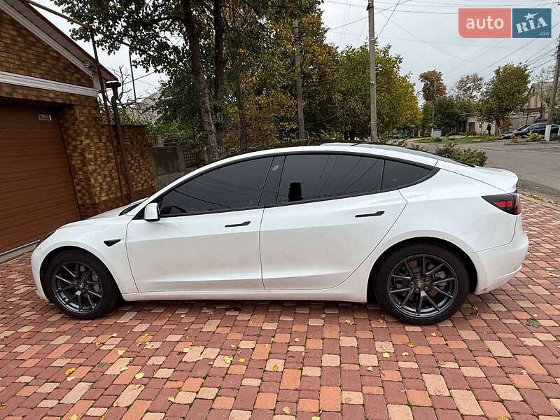 Седан Tesla Model 3 2021 в Одесі