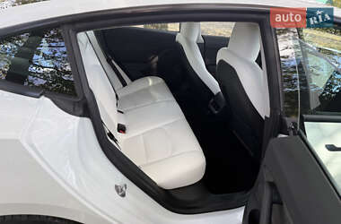 Седан Tesla Model 3 2022 в 