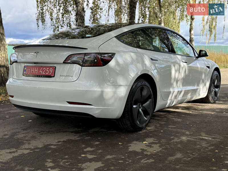 Седан Tesla Model 3 2022 в Дубні