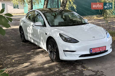 Седан Tesla Model 3 2022 в 