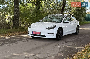 Седан Tesla Model 3 2022 в 