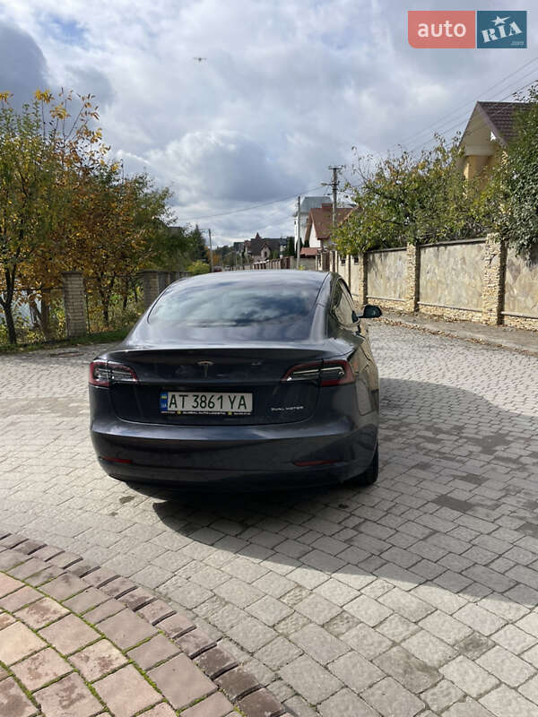 Седан Tesla Model 3 2022 в Івано-Франківську