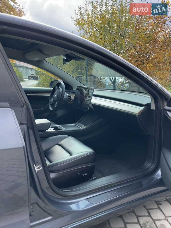 Седан Tesla Model 3 2022 в Івано-Франківську