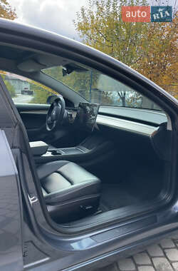 Седан Tesla Model 3 2022 в 