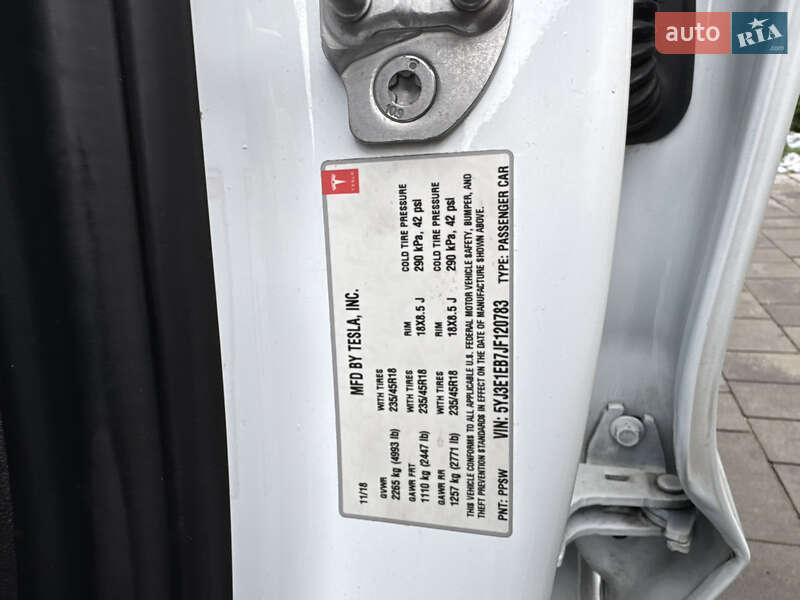 Седан Tesla Model 3 2018 в Києві