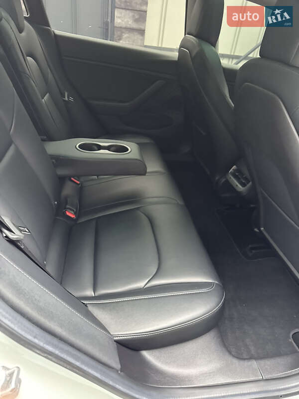 Седан Tesla Model 3 2018 в Києві