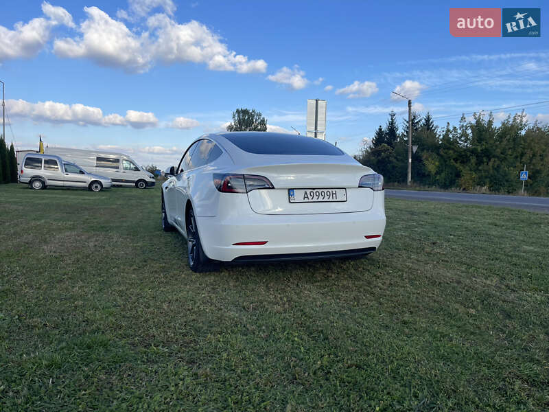 Седан Tesla Model 3 2020 в Нововолынске