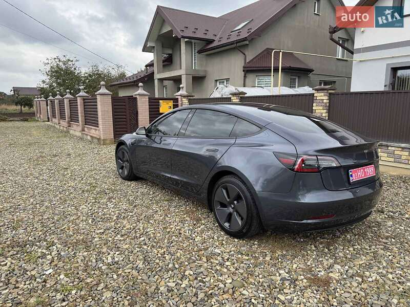 Седан Tesla Model 3 2022 в Коломиї