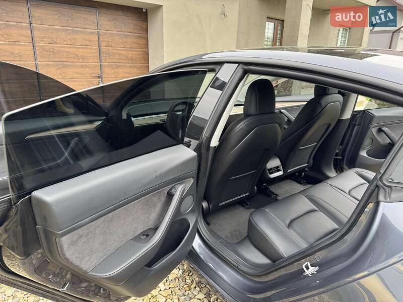 Седан Tesla Model 3 2022 в Коломиї