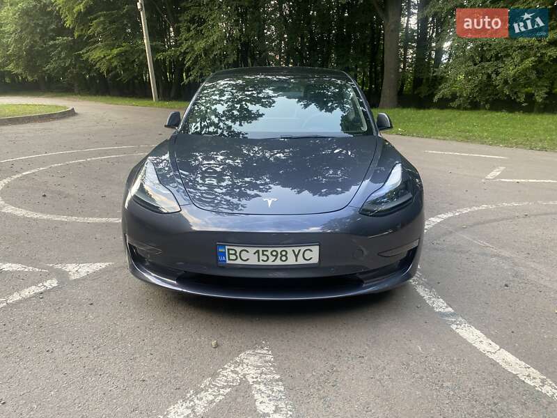 Седан Tesla Model 3 2022 в Львове
