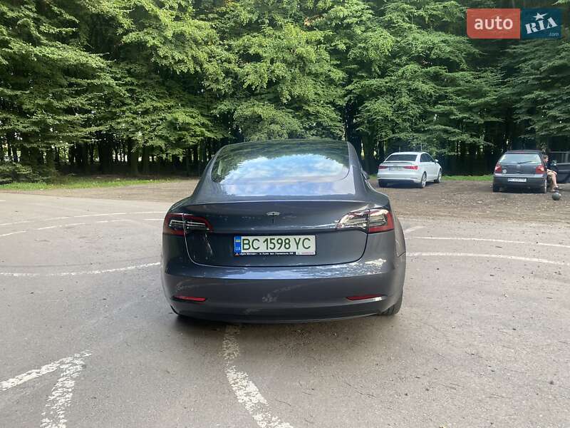 Седан Tesla Model 3 2022 в Львове
