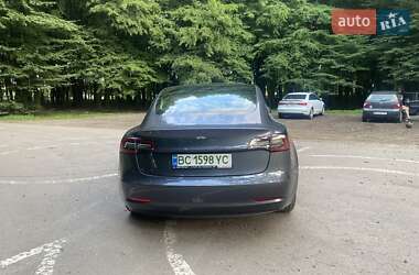 Седан Tesla Model 3 2022 в 