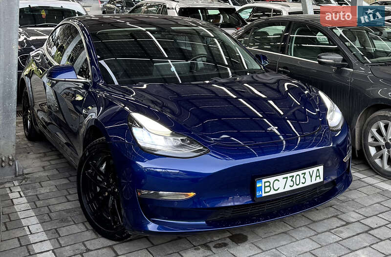 Седан Tesla Model 3 2018 в Львове