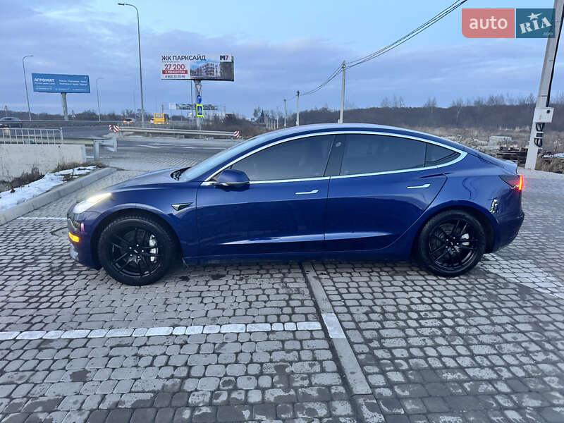 Седан Tesla Model 3 2018 в Львове