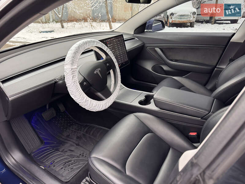 Седан Tesla Model 3 2018 в Львове