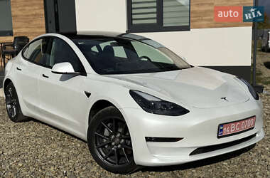 Седан Tesla Model 3 2023 в 