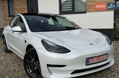 Седан Tesla Model 3 2023 в 