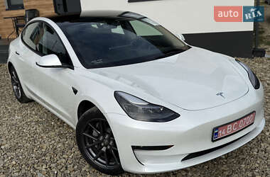 Седан Tesla Model 3 2023 в 