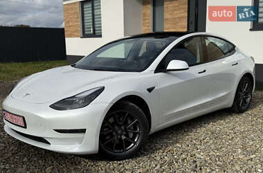 Седан Tesla Model 3 2023 в 