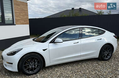 Седан Tesla Model 3 2023 в 