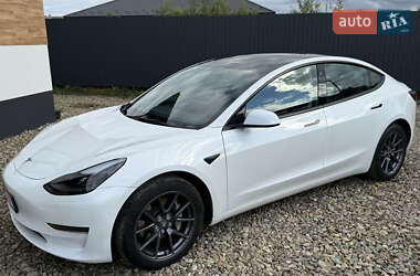 Седан Tesla Model 3 2023 в 