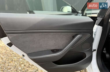 Седан Tesla Model 3 2023 в 