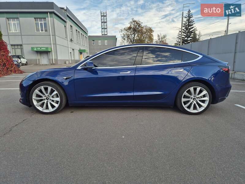 Седан Tesla Model 3 2019 в Киеве