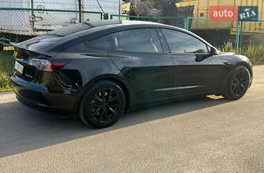 Седан Tesla Model 3 2022 в 