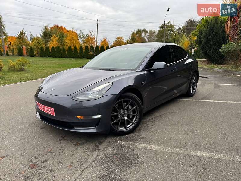 Седан Tesla Model 3 2023 в 