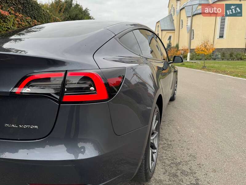 Седан Tesla Model 3 2023 в Киеве