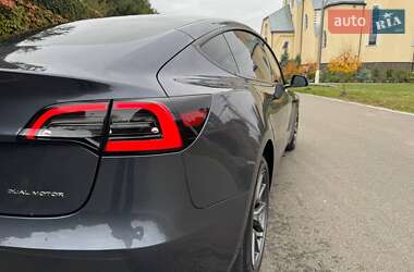 Седан Tesla Model 3 2023 в 