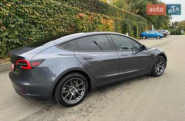 Седан Tesla Model 3 2023 в 