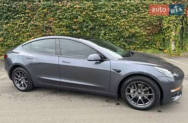 Седан Tesla Model 3 2023 в 